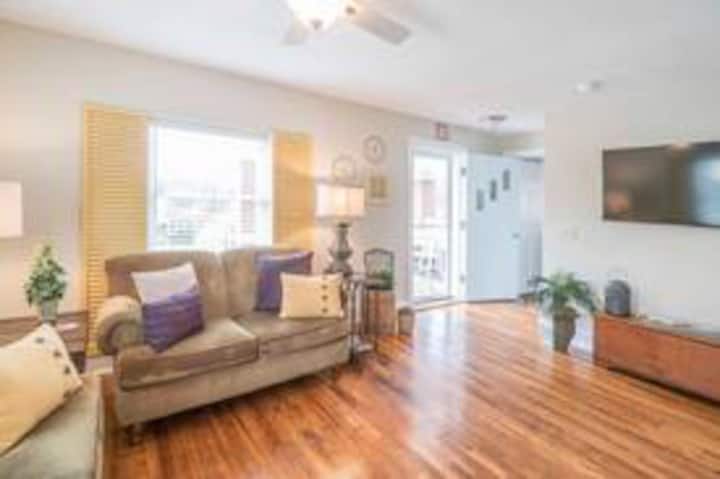 Couples~groups, Whole House, And Trolley Pickup - Hermann, MO