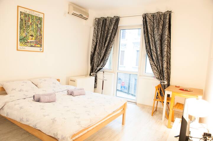 Balcony centre apartment