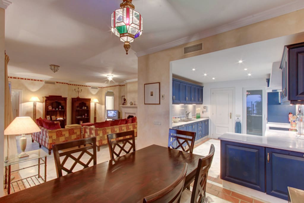 Good space to cook & dine!