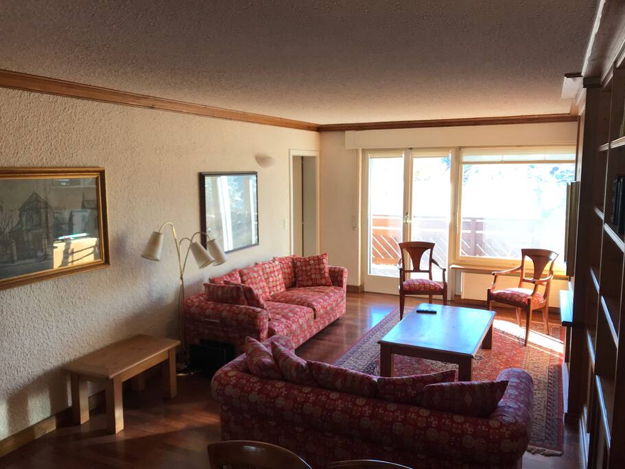 Large living room with Fireplace and TV