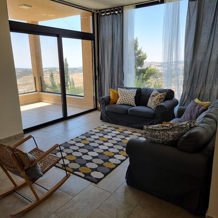 Spacious 8-br Farmhouse With Pool In Amman, Jordan - Amman