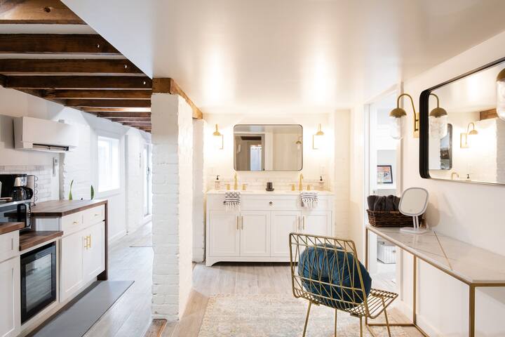 Historic Renovated Space Uptown- Near Magazine St