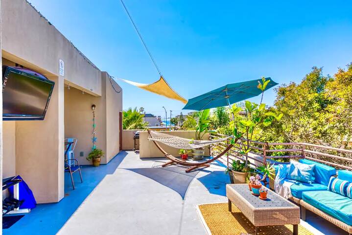 Massive Oceanview 6BR Penthouse + Rooftop Decks gallery image 2