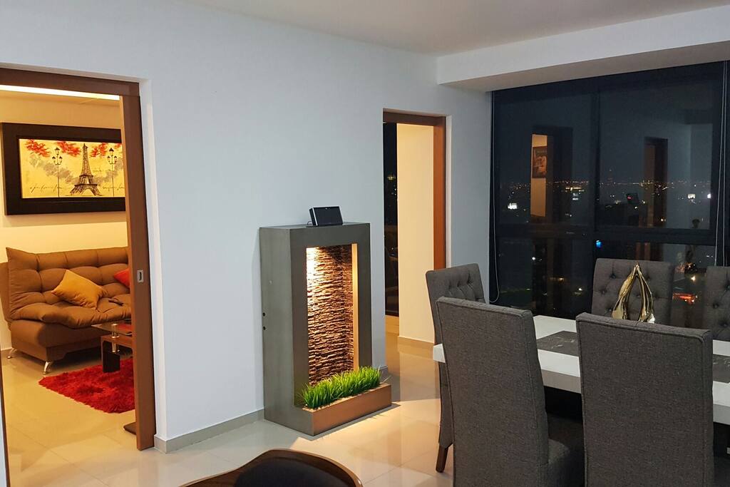 Comedor y sala de cine