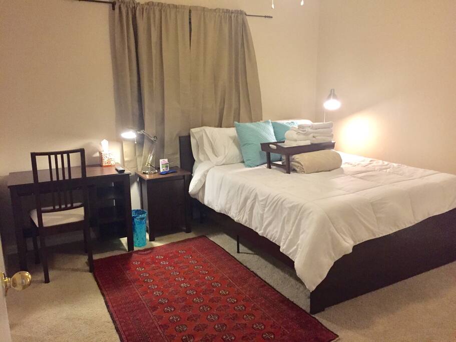 This is the guest bedroom that I use for Airbnb while I am in town.