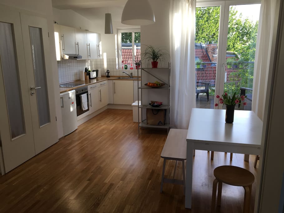 Open plan kitchen and dining area