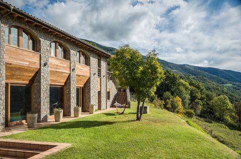 Exclusive room Alegria with views to the Pyrenees