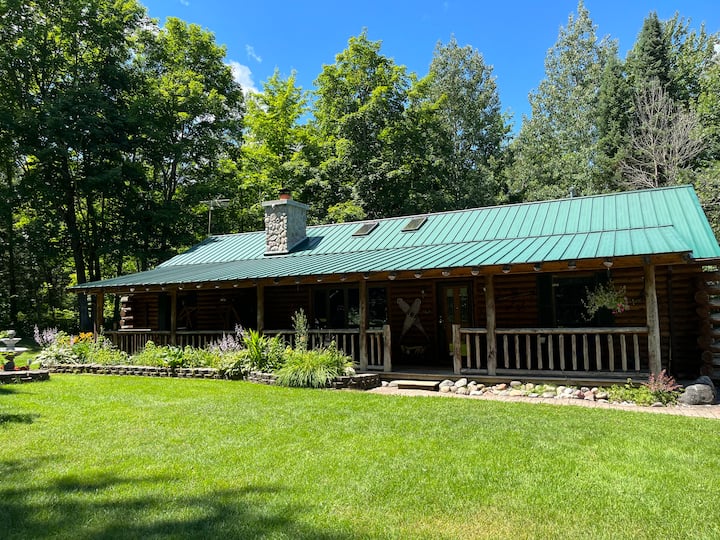 Beautiful Secluded Log Cabin Near Mackinaw City Houses for Rent in