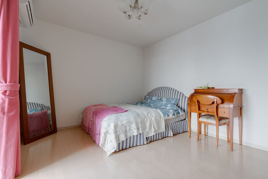 Room1