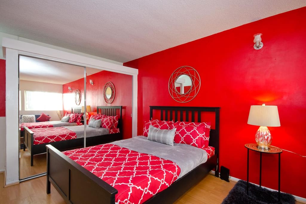 2 Queen size beds
