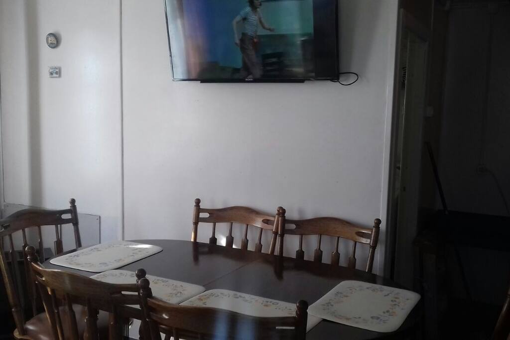 Comedor y televisión