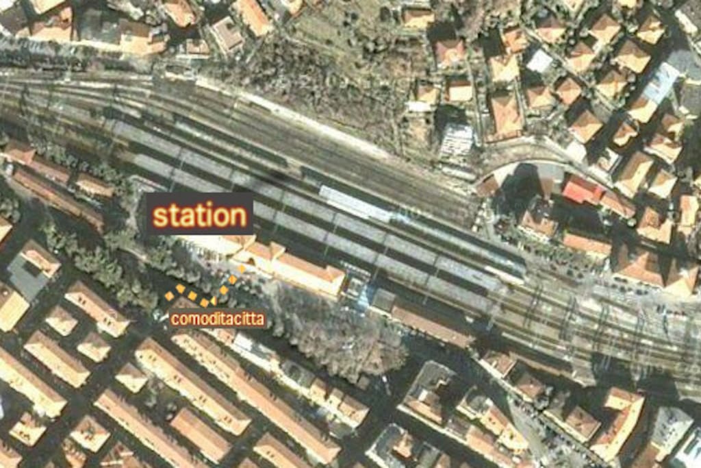 route from La Spezia central station to apartment 1 minute walk