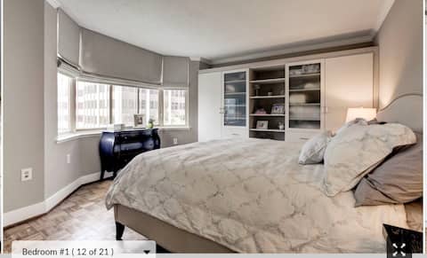 Bright 2 bedroom in great downtown Bethesda loc