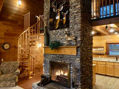 #1 Peaceful Hills Lodge Retreat 97 Acres with Pond