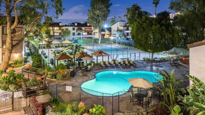 Prime Location Townhome With View Of Nature&creek - Los Angeles, CA