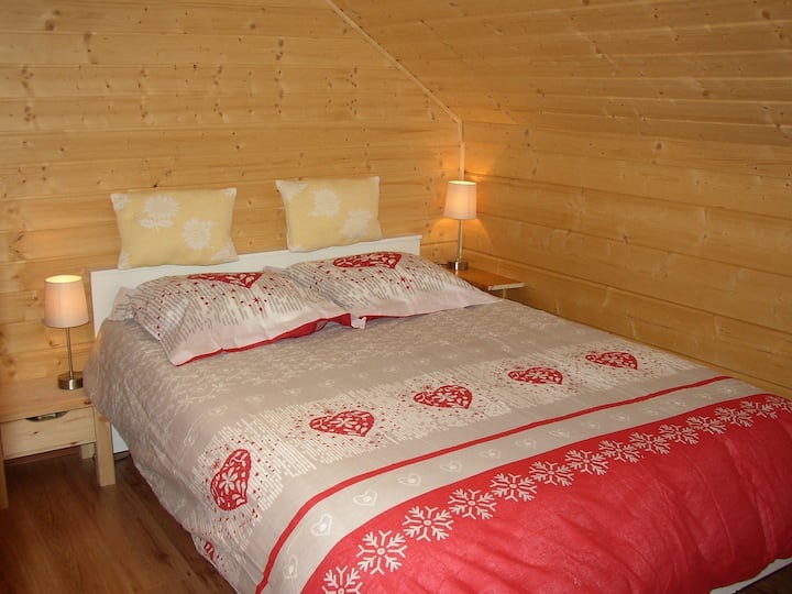 Საძინებელში საწოლი 140 × 191 სმ