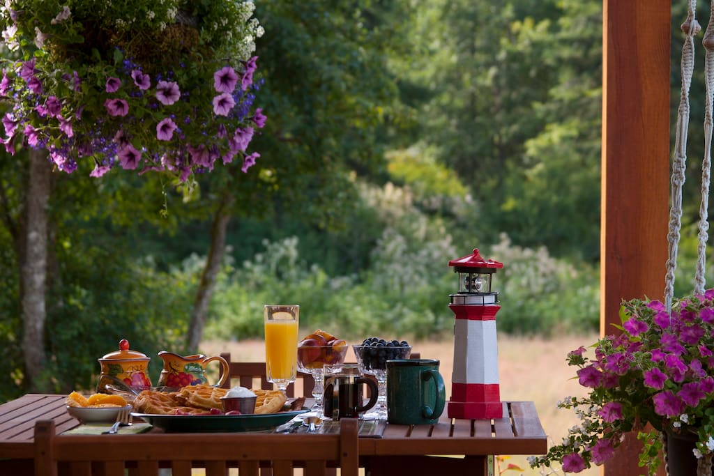 breakfast on deck outside