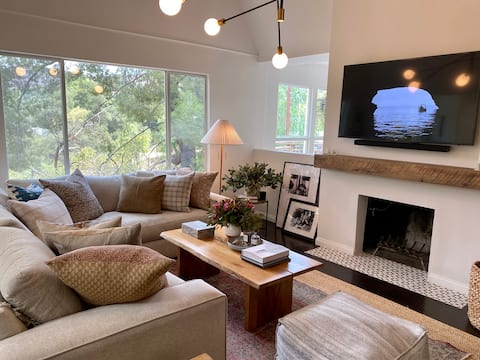 Top Airbnb: Zen Treehouse Retreat-Great Views & Peaceful Decks in Woodland Hills