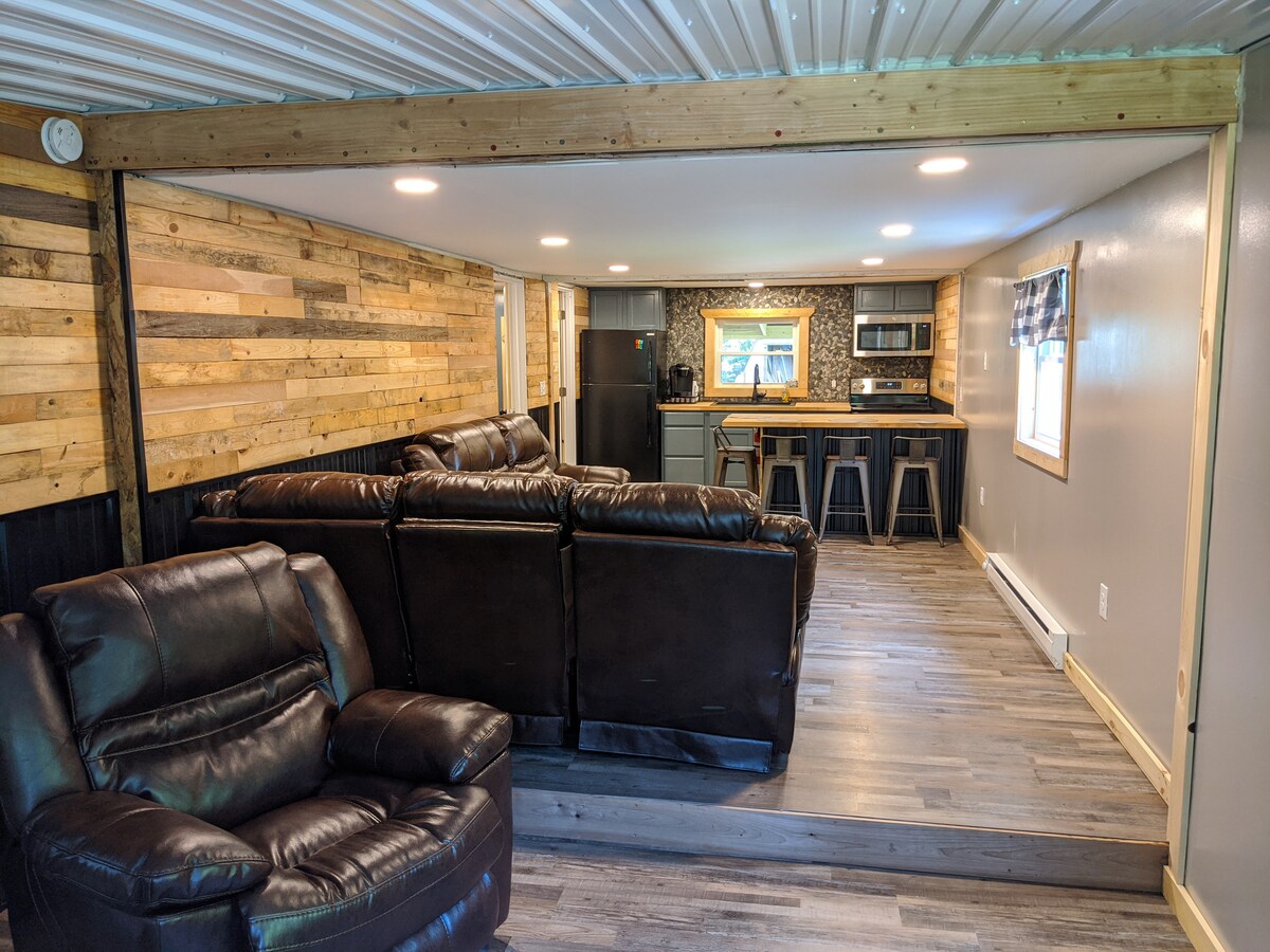 Big Sky Cottage, Quiet, Relaxing Retreat Cottages for Rent in