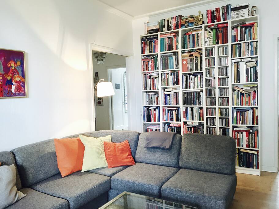 Living room towards entrence