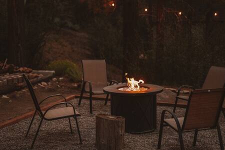 Cozy Cabin Escape w/ BBQ and Firepit!