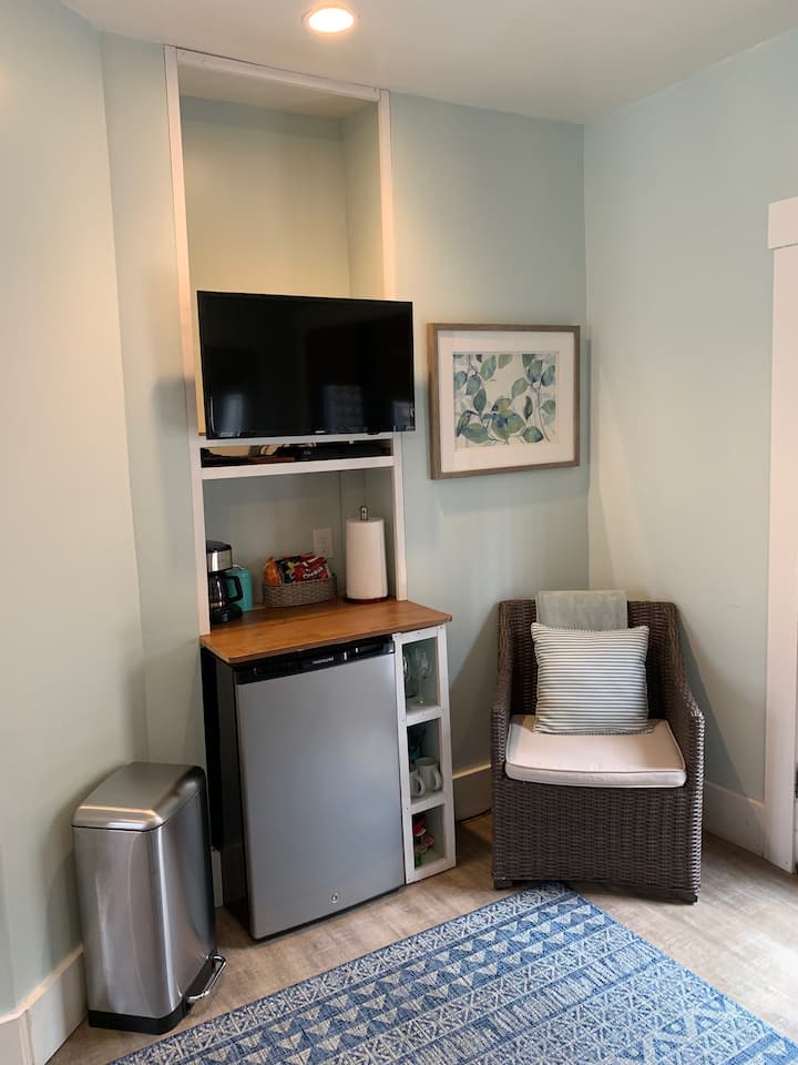 Studio, Walk To Everything, Parking - Portland, ME