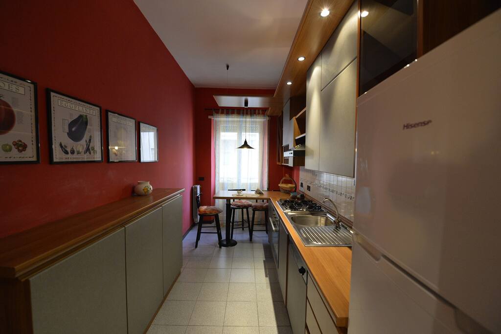 A SPACIOUS KITCHEN.