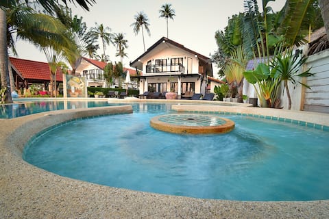 Beachfront Pool Villa with great sunset views