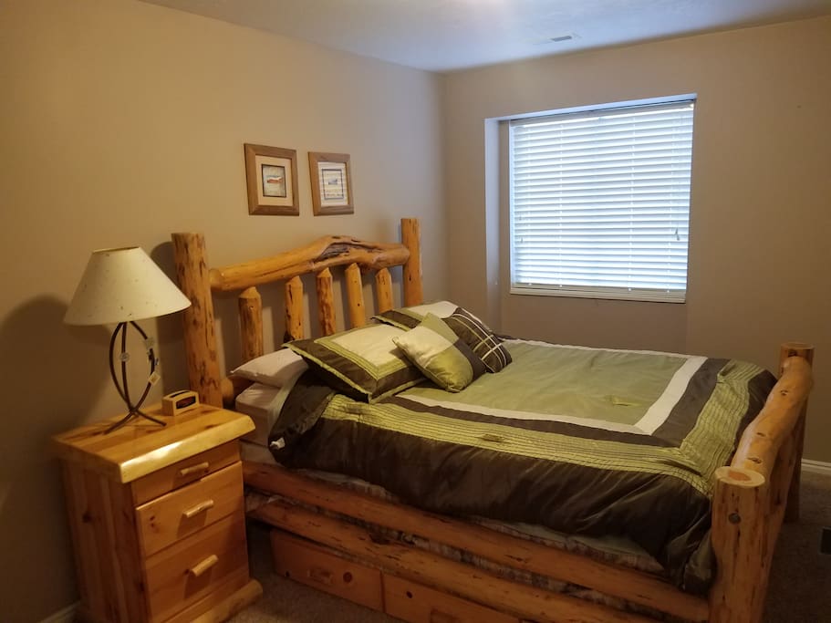 one of 2 queen size bedrooms