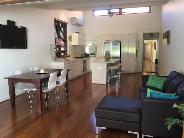 Spacious 3 bedroom family home <10km from CBD