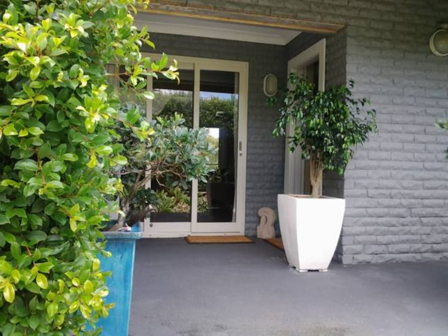 Private ground floor entry