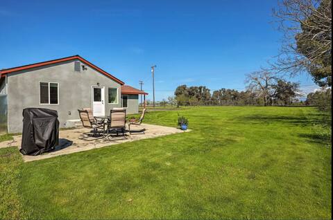 Fully Remodeled House in Country, Huge Yard
