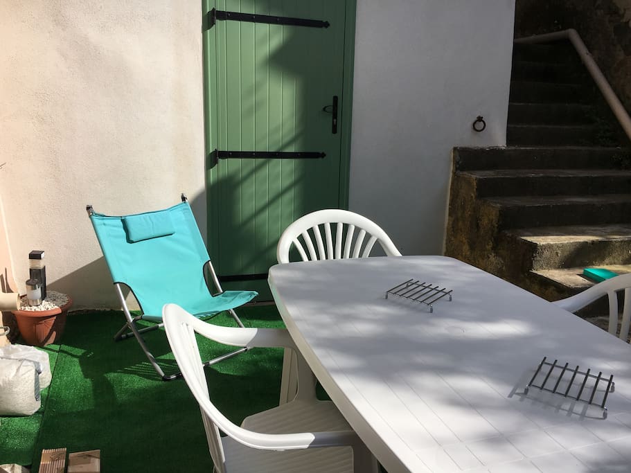 TABLE DE JARDIN