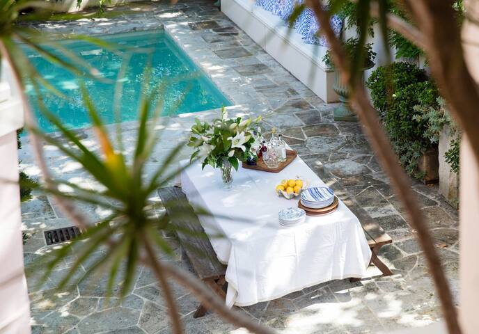 Edgecliff Retreat gallery image 4