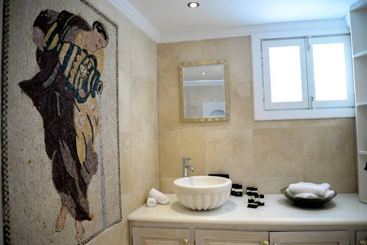 Cave House (2-bedroom) in Oia with direct Sea View gallery image 4