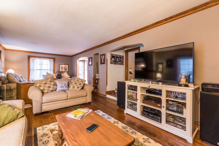 Colonial Convenient To Bwu, Airport, Nasa, Ix, Cle - North Olmsted, OH