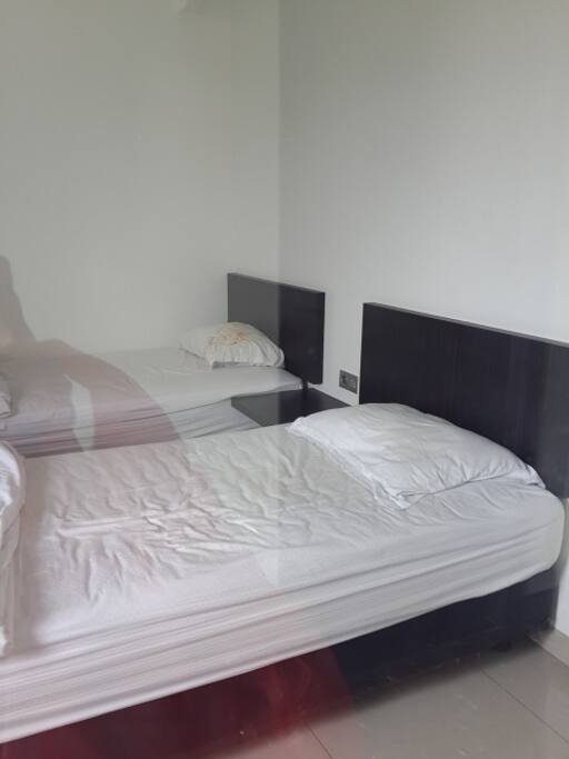 2 Single Beds