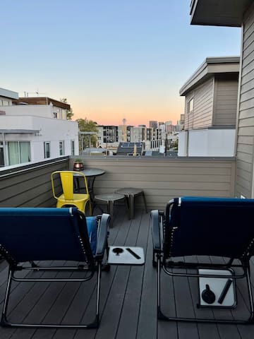 2 bedroom townhome w fire place & rooftop deck. gallery image 2