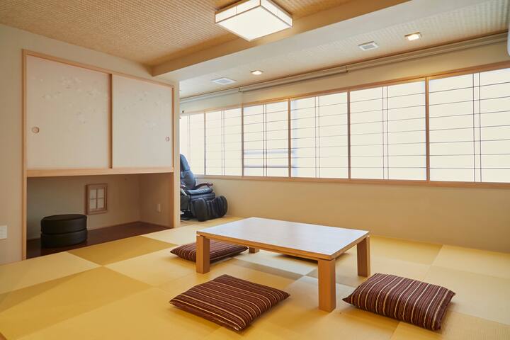 90sqm. Tatami, traditional Japanese style room gallery image 4