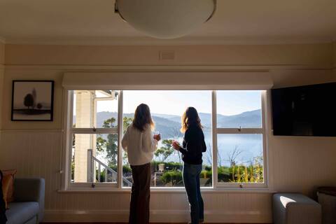 Woodland Bay Retreat-Luxurious Bayview Bliss