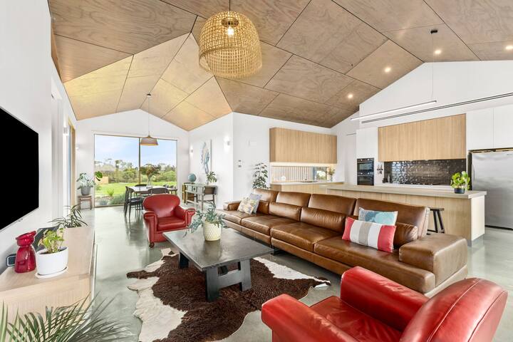 Country Views and Coastal Bliss gallery image 2