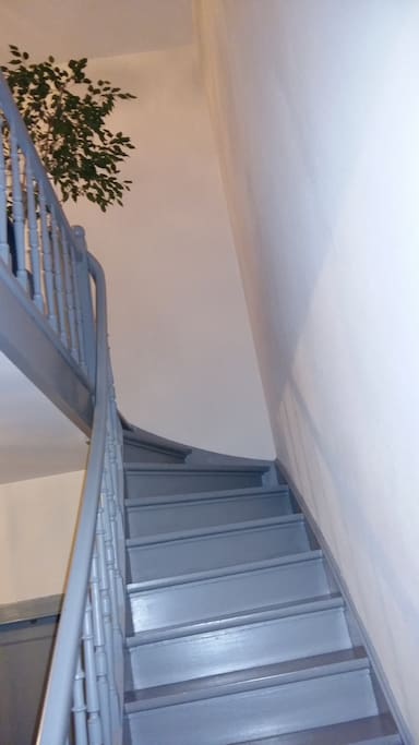 l'escalier qui mène à l'étage réservé au voyageur