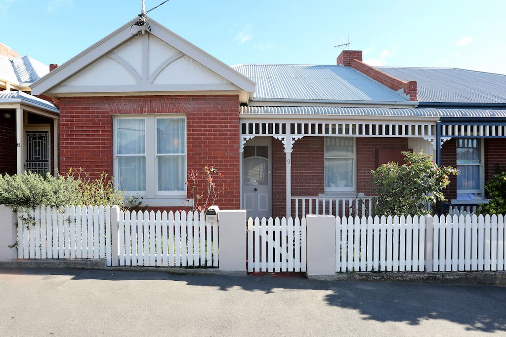 Classic semi-detached Edwardian cottage c1912