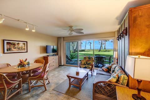 Breezy Oceanfront Walkout Pono Kai  Condo for 4