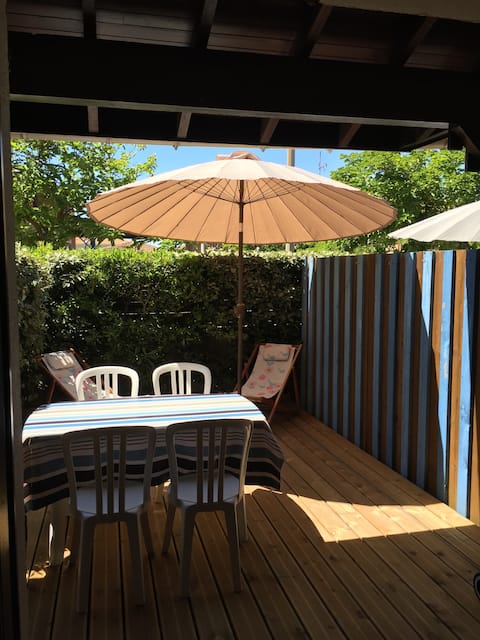Successful Airbnb property: A stone's throw from the beach, house with garden terrace in Biscarrosse