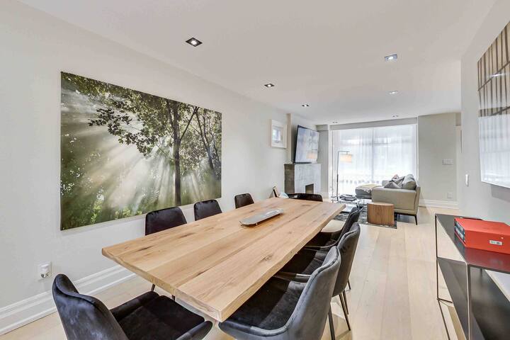 Casa Luxe Villa entire designer home on SubwayLine gallery image 5