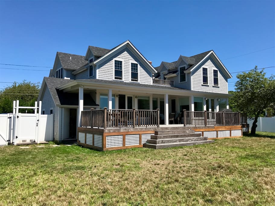Beach House - Houses for Rent in Middletown, Rhode Island, United States