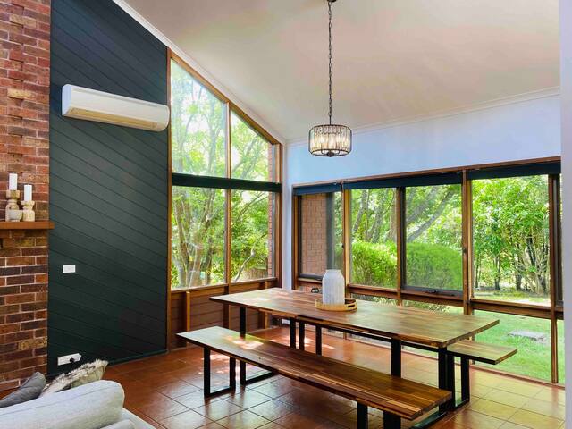 Acerage Estate, Large Groups, River Access + Pets gallery image 2