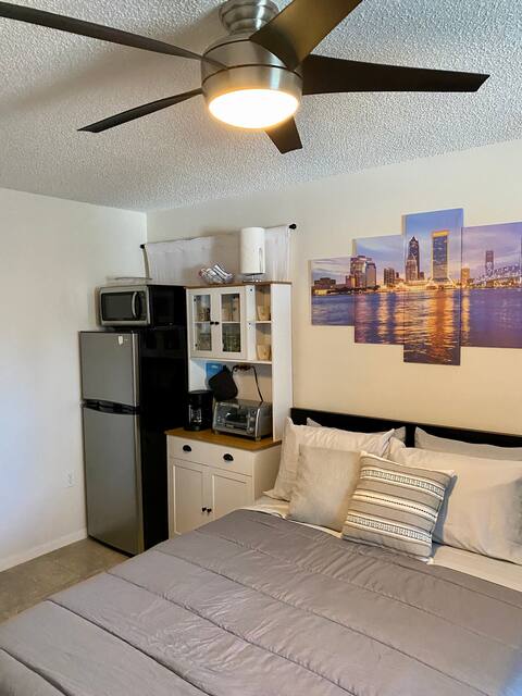 Successful Airbnb property: Comfy and Private Suite With Separate Entrance in Sans Pareil