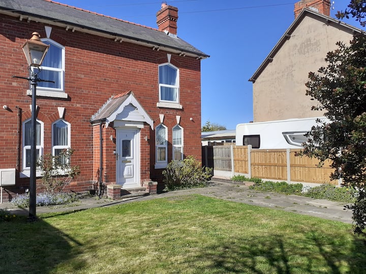 Bedroom with ensuite. SemiRural Village Location. Houses for Rent in